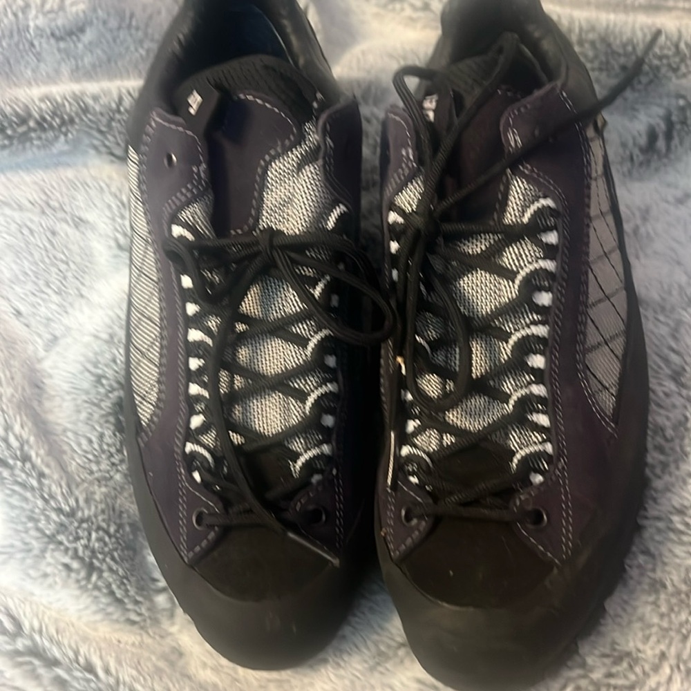 Super light weight Goretex sneakers